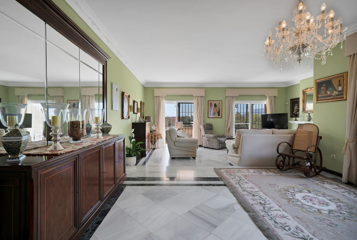 6 Bedroom Villa for Sale in San Pedro de Alcántara — view 10