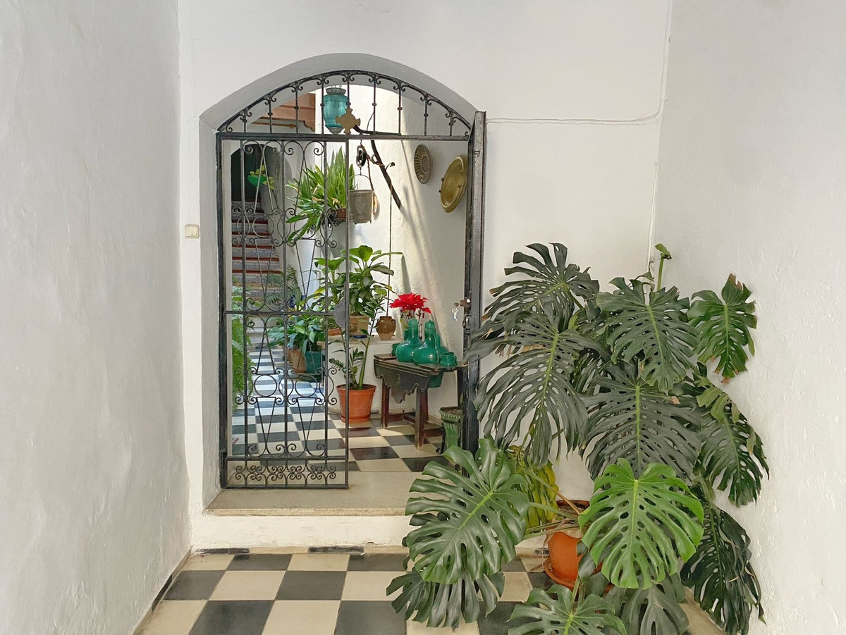 6 Bedroom Apartment for Sale in Marbella