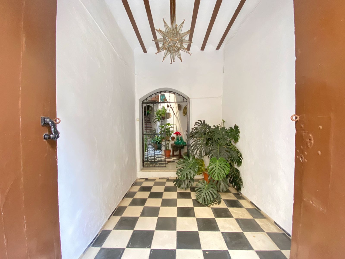 6 Bedroom Apartment for Sale in Marbella — 2