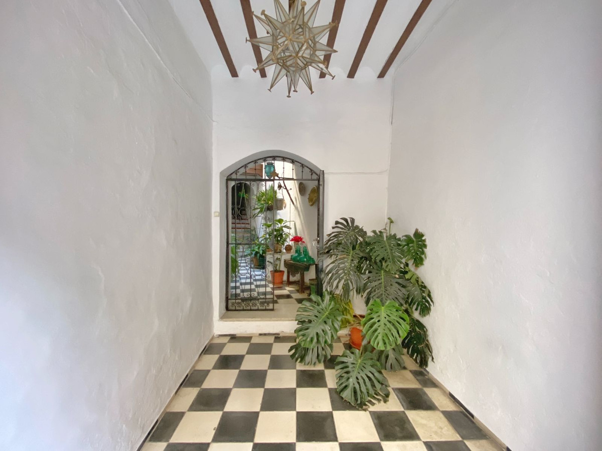 6 Bedroom Apartment for Sale in Marbella — 6
