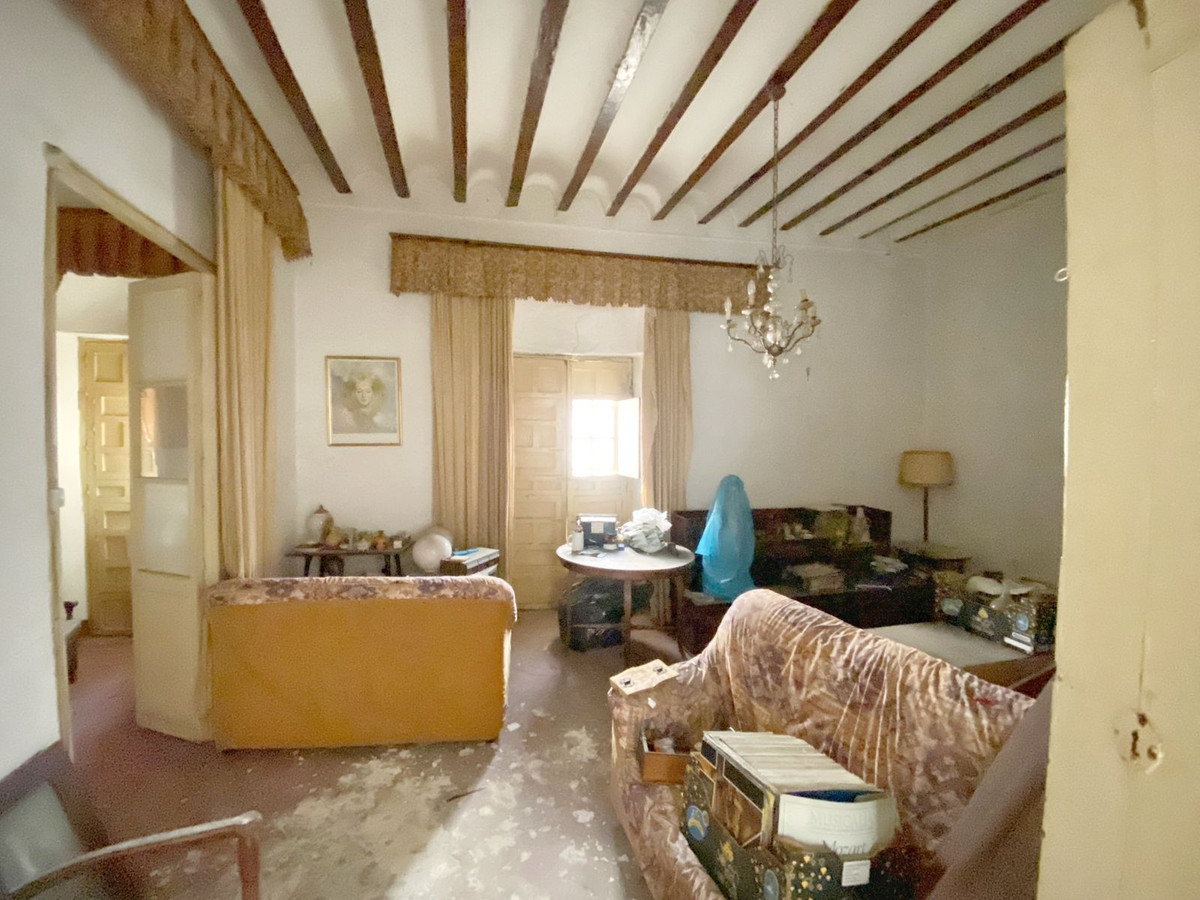 6 Bedroom Apartment for Sale in Marbella — view 10