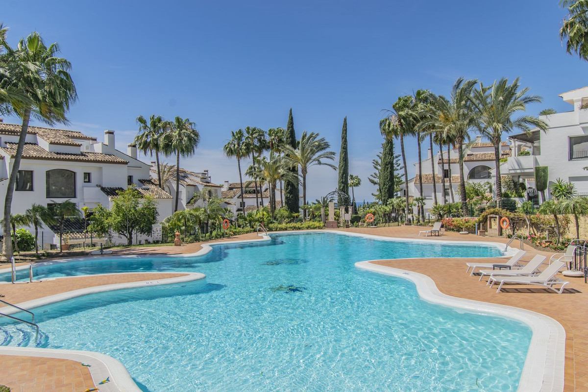 4 Bedroom Apartment for Sale in Sierra Blanca — 4