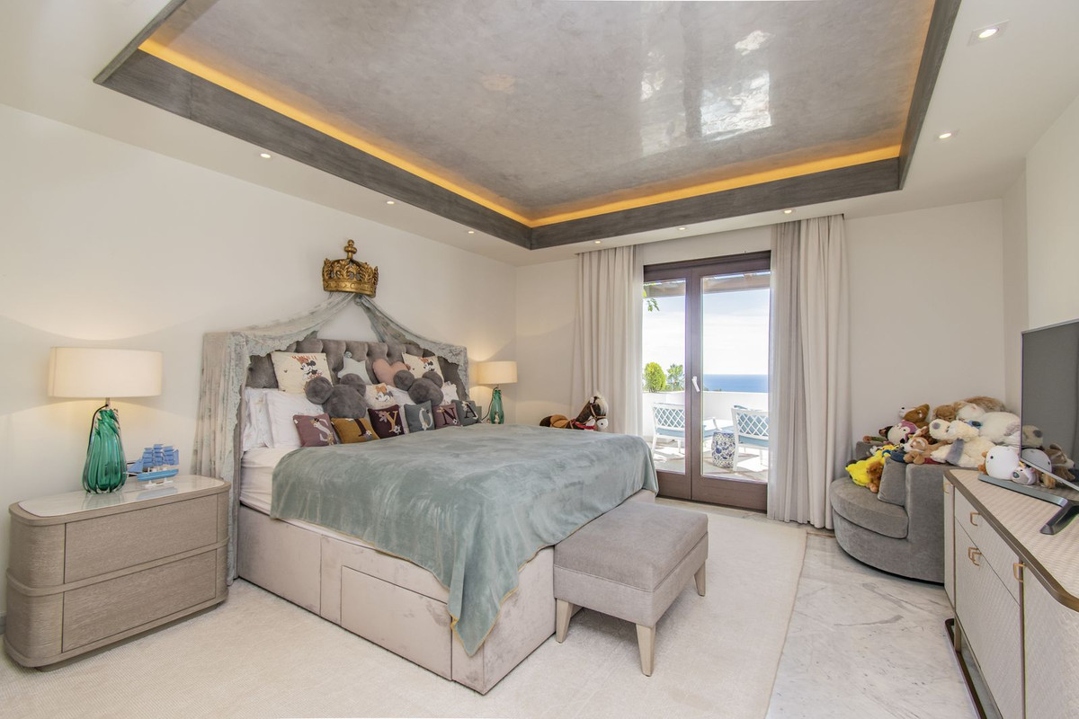 4 Bedroom Apartment for Sale in Sierra Blanca — 8