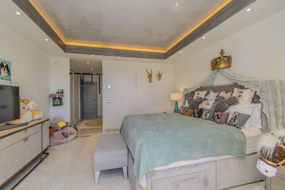 4 Bedroom Apartment for Sale in Sierra Blanca — 9