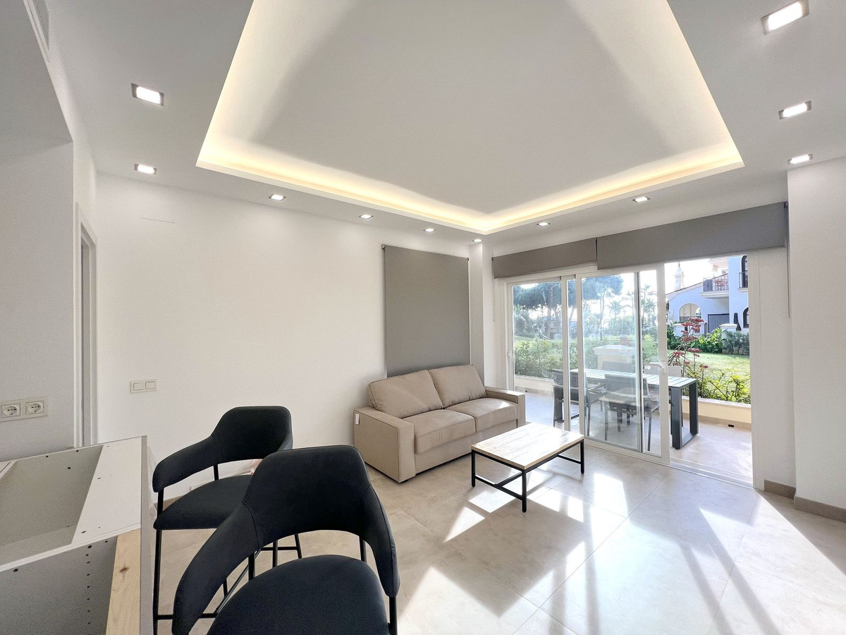2 Bedroom Apartment for Sale in Puerto Banús — 2