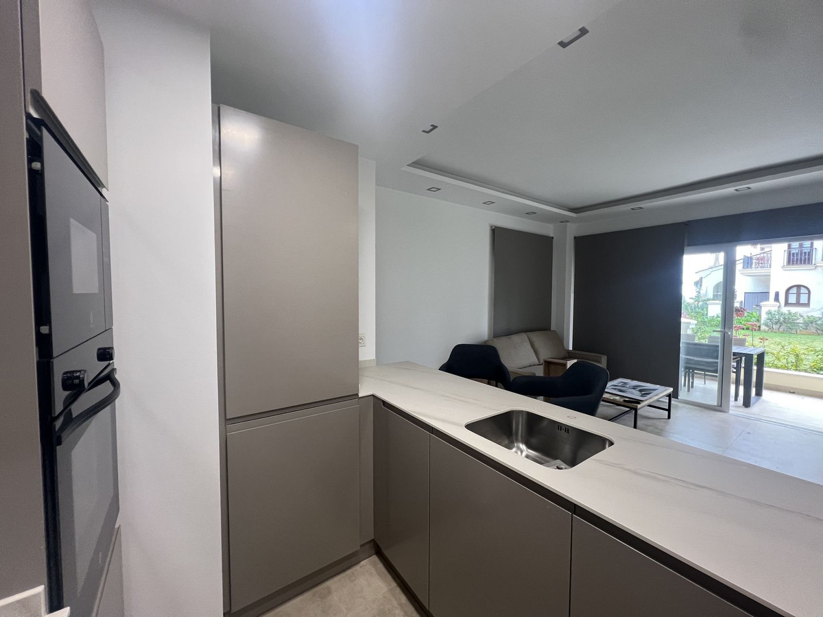 2 Bedroom Apartment for Sale in Puerto Banús — 6