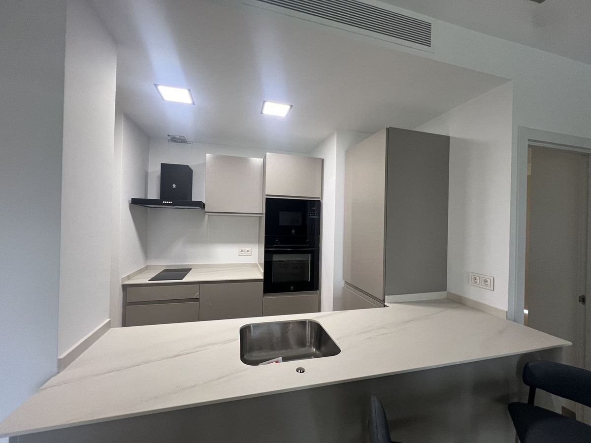 2 Bedroom Apartment for Sale in Puerto Banús — 7