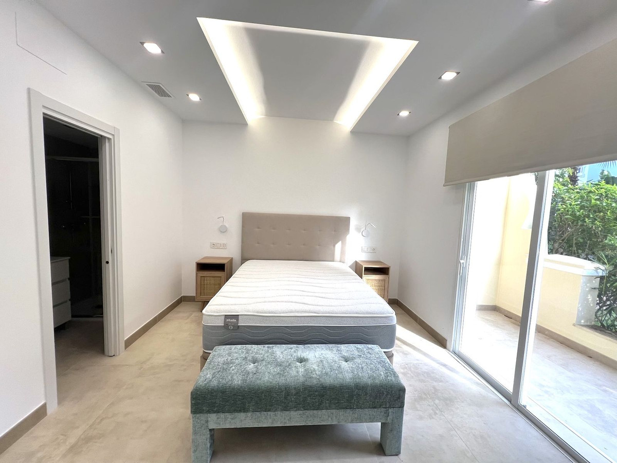 2 Bedroom Apartment for Sale in Puerto Banús — 9