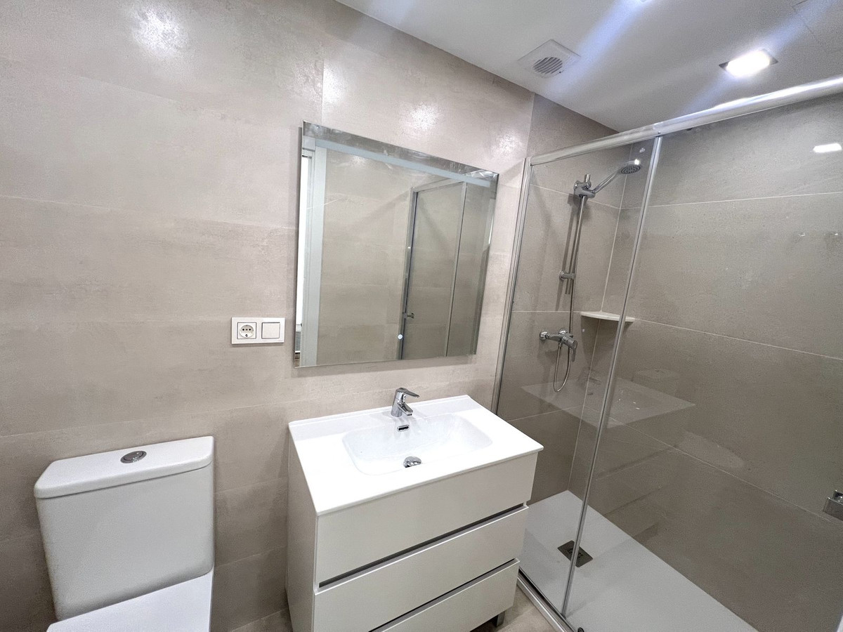 2 Bedroom Apartment for Sale in Puerto Banús — view 10