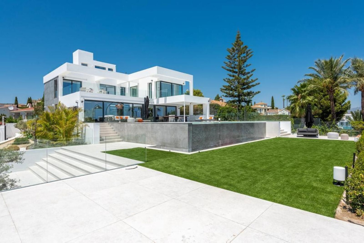 6 Bedroom Villa for Sale in Benahavís — 2