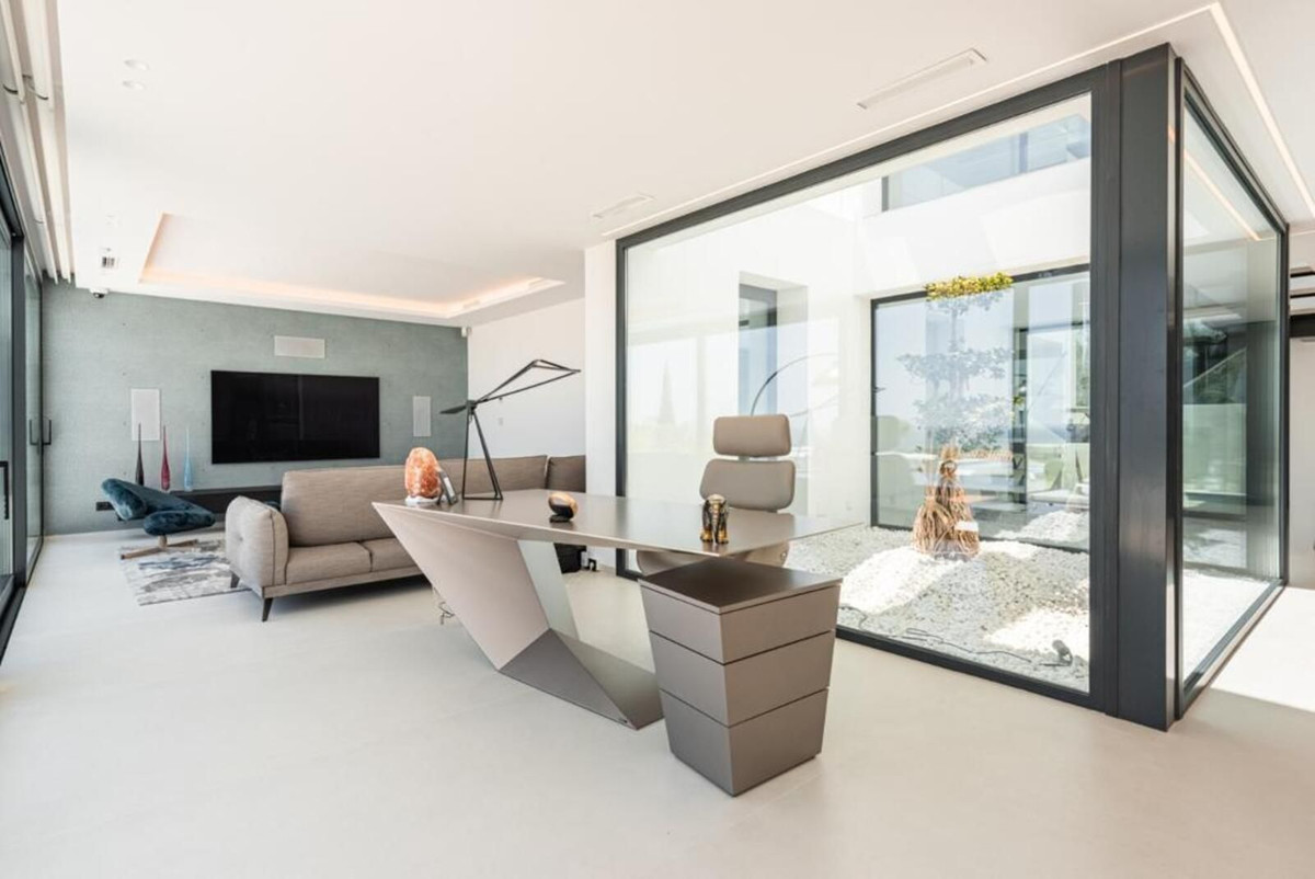 6 Bedroom Villa for Sale in Benahavís — 5