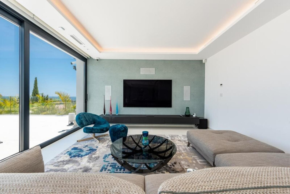 6 Bedroom Villa for Sale in Benahavís — 6