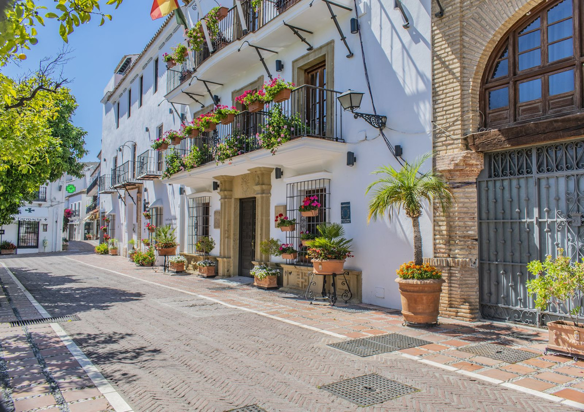 4 Bedroom Apartment for Sale in Marbella — 2