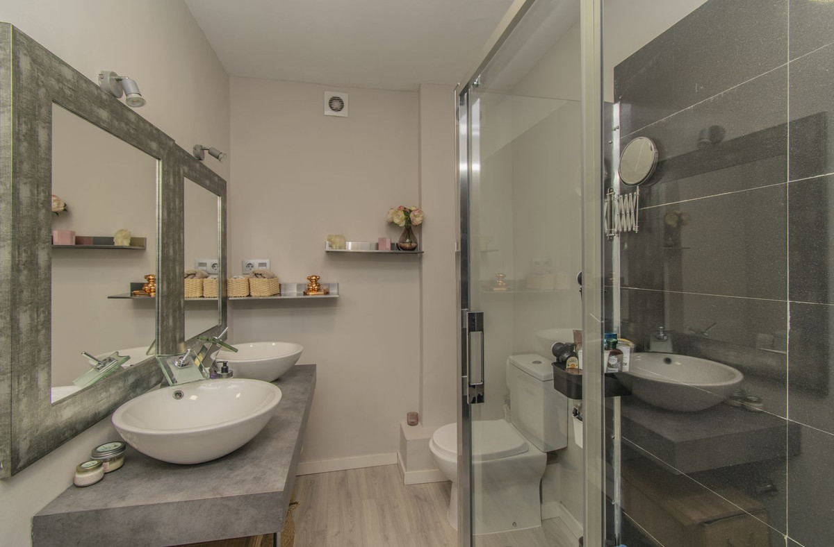 4 Bedroom Apartment for Sale in Marbella — view 10
