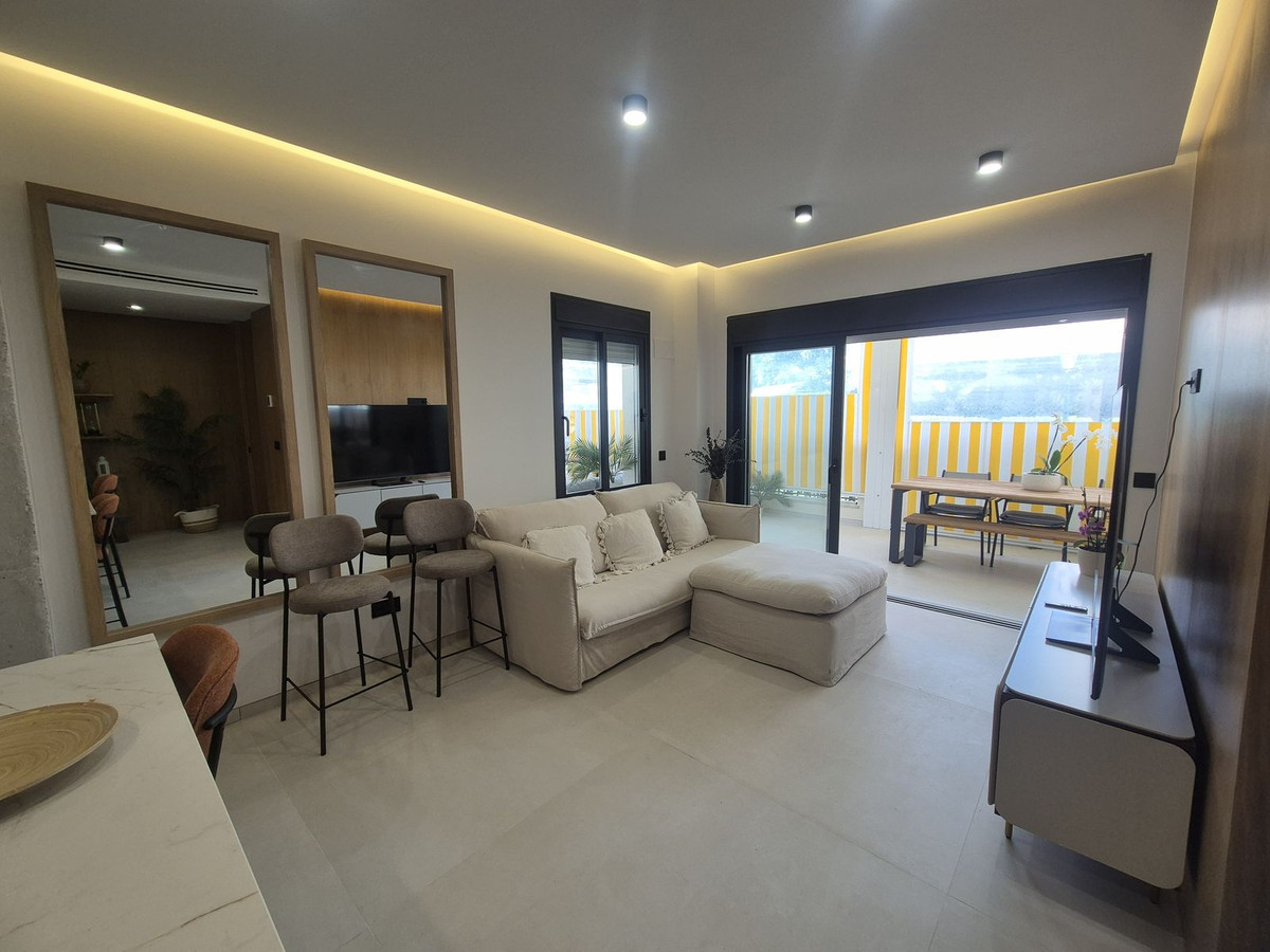 2 Bedroom Apartment for Sale in Puerto Banús — view 2