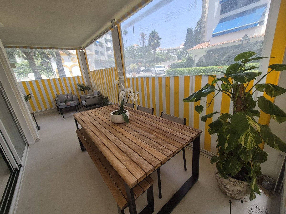 2 Bedroom Apartment for Sale in Puerto Banús — view 11