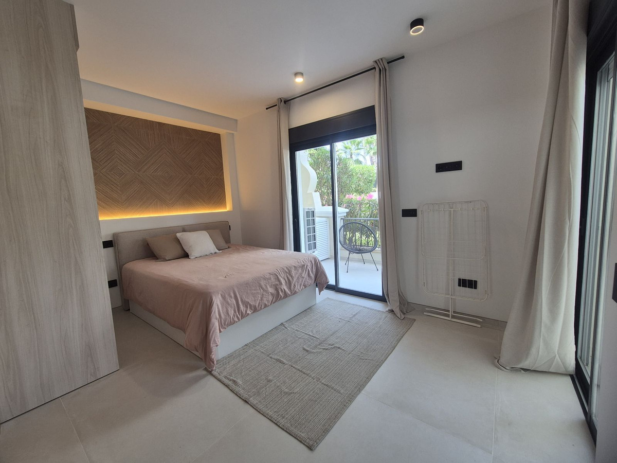 2 Bedroom Apartment for Sale in Puerto Banús — view 3