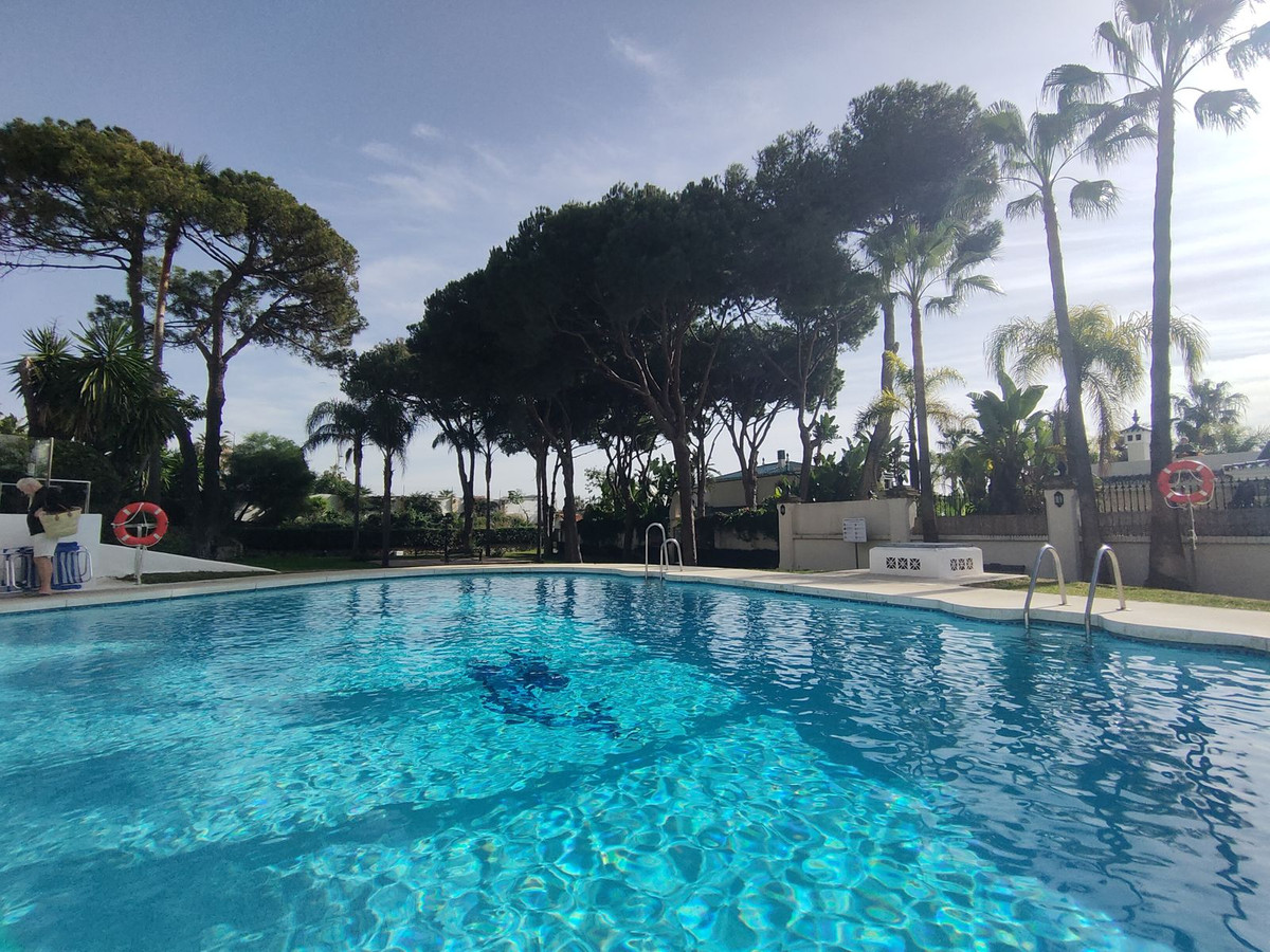 2 Bedroom Apartment for Sale in Puerto Banús — view 4