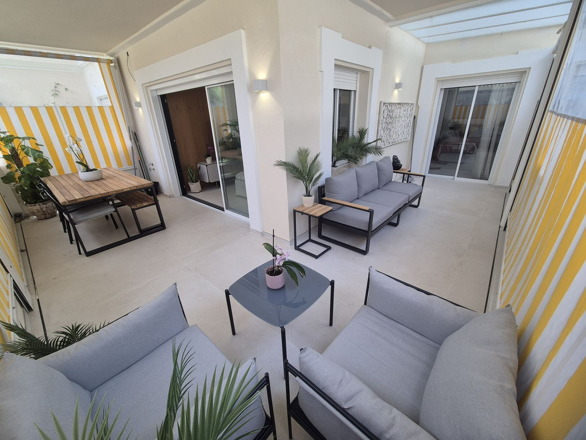 2 Bedroom Apartment for Sale in Puerto Banús — view 5