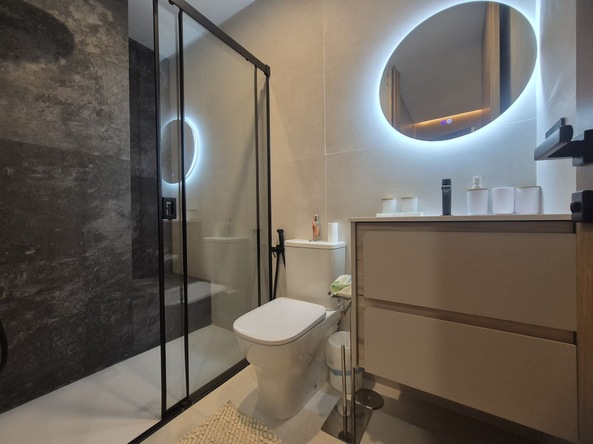 2 Bedroom Apartment for Sale in Puerto Banús — view 6