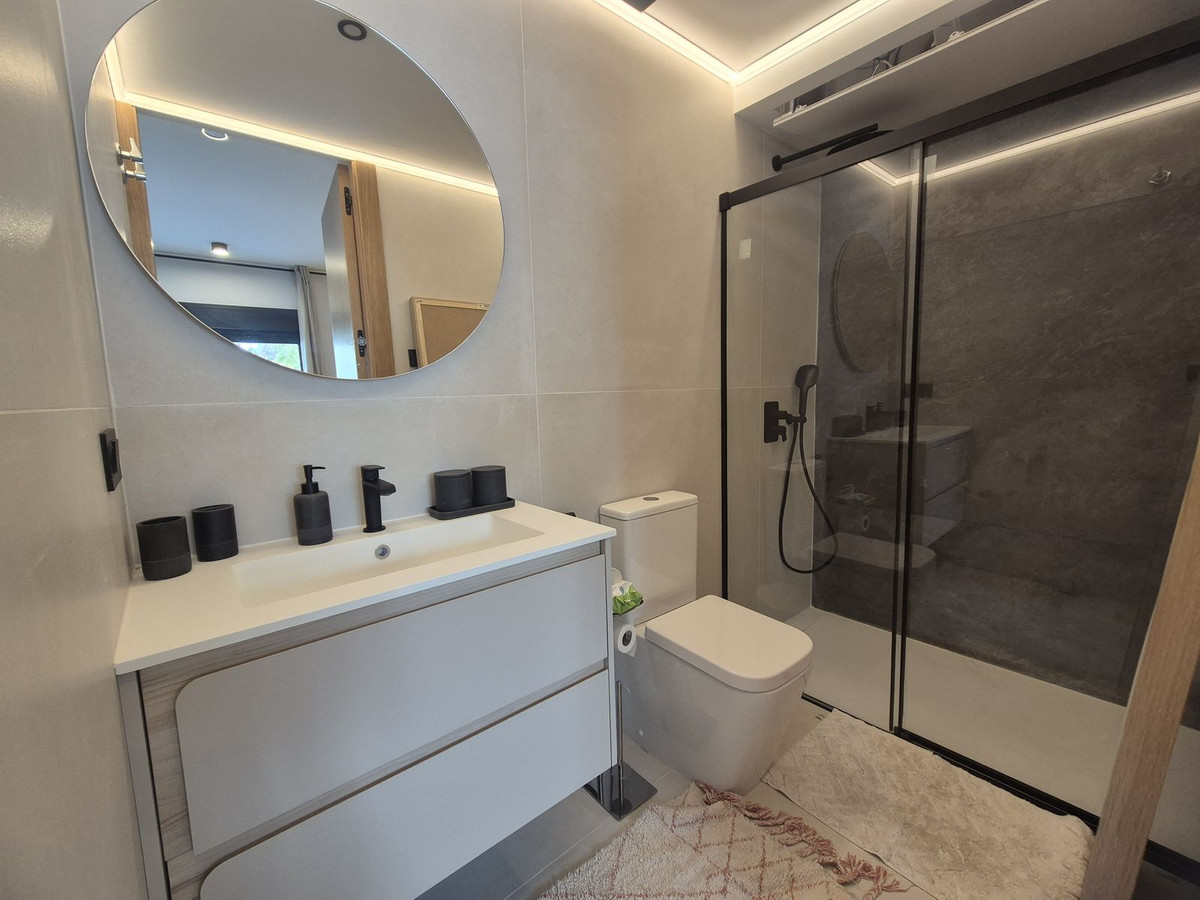2 Bedroom Apartment for Sale in Puerto Banús — view 7