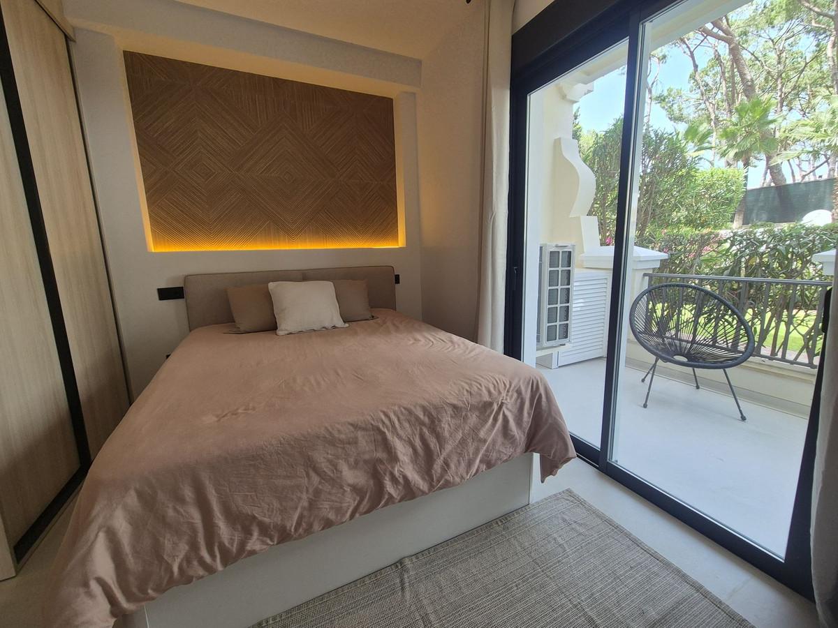 2 Bedroom Apartment for Sale in Puerto Banús — view 8