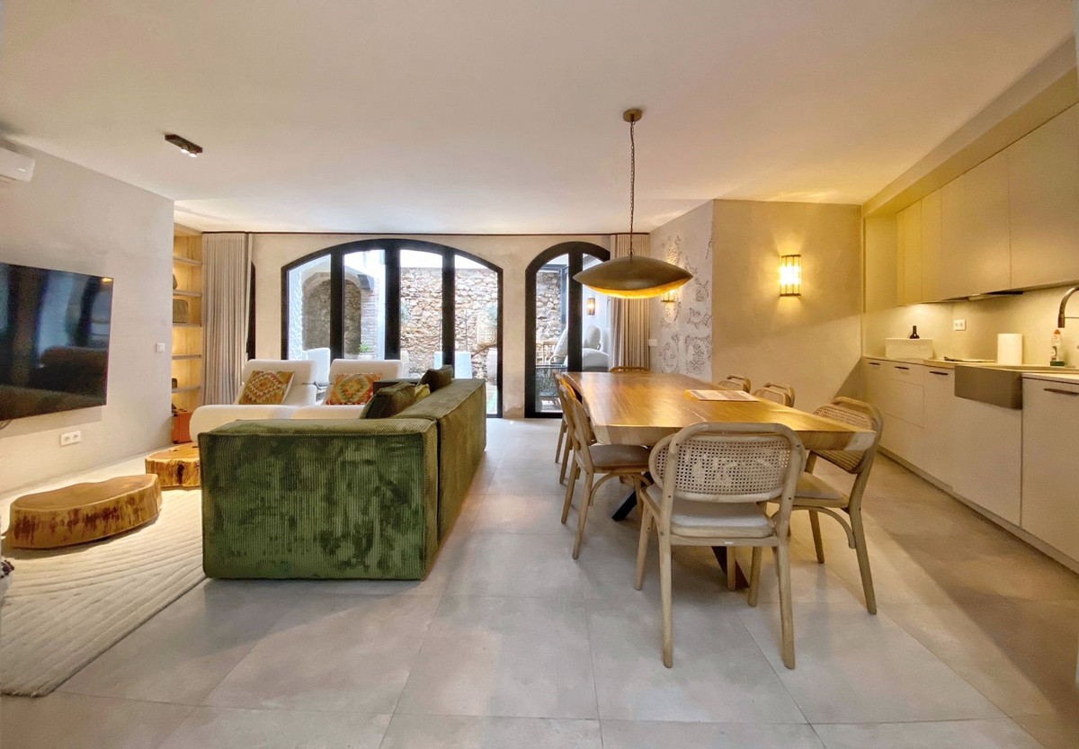 5 Bedroom Villa for Sale in Marbella — 2
