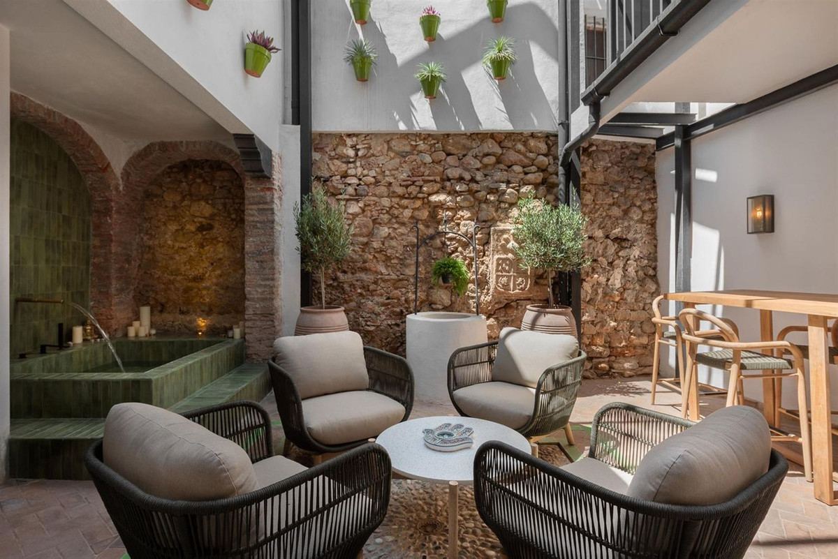 5 Bedroom Villa for Sale in Marbella — 3
