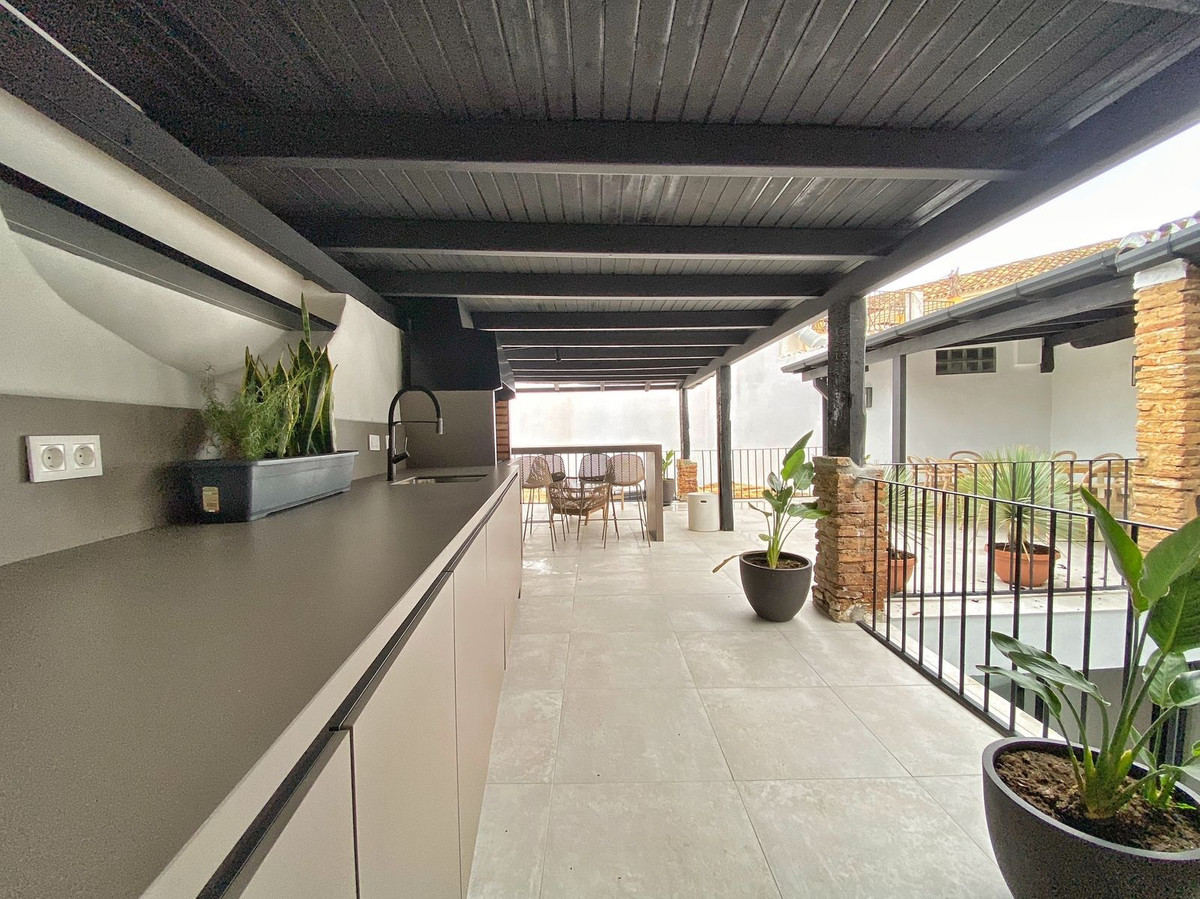5 Bedroom Villa for Sale in Marbella — view 10
