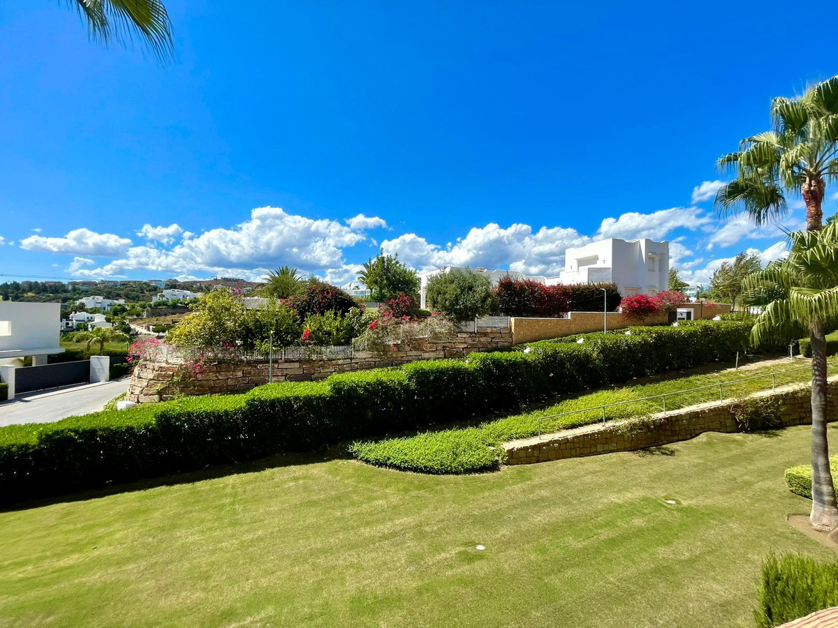 2 Bedroom Apartment for Sale in Benahavís