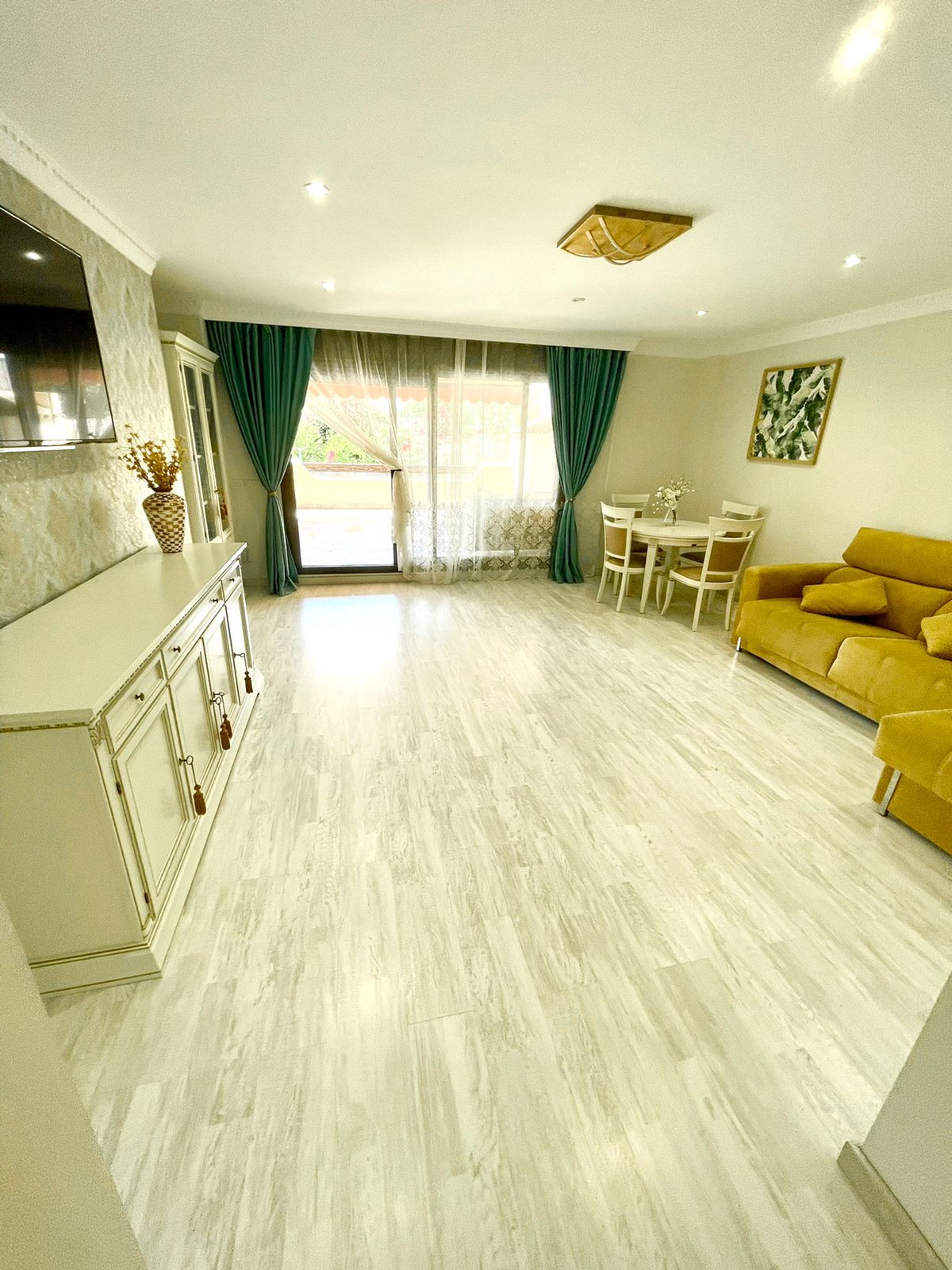 2 Bedroom Apartment for Sale in Benahavís — 4