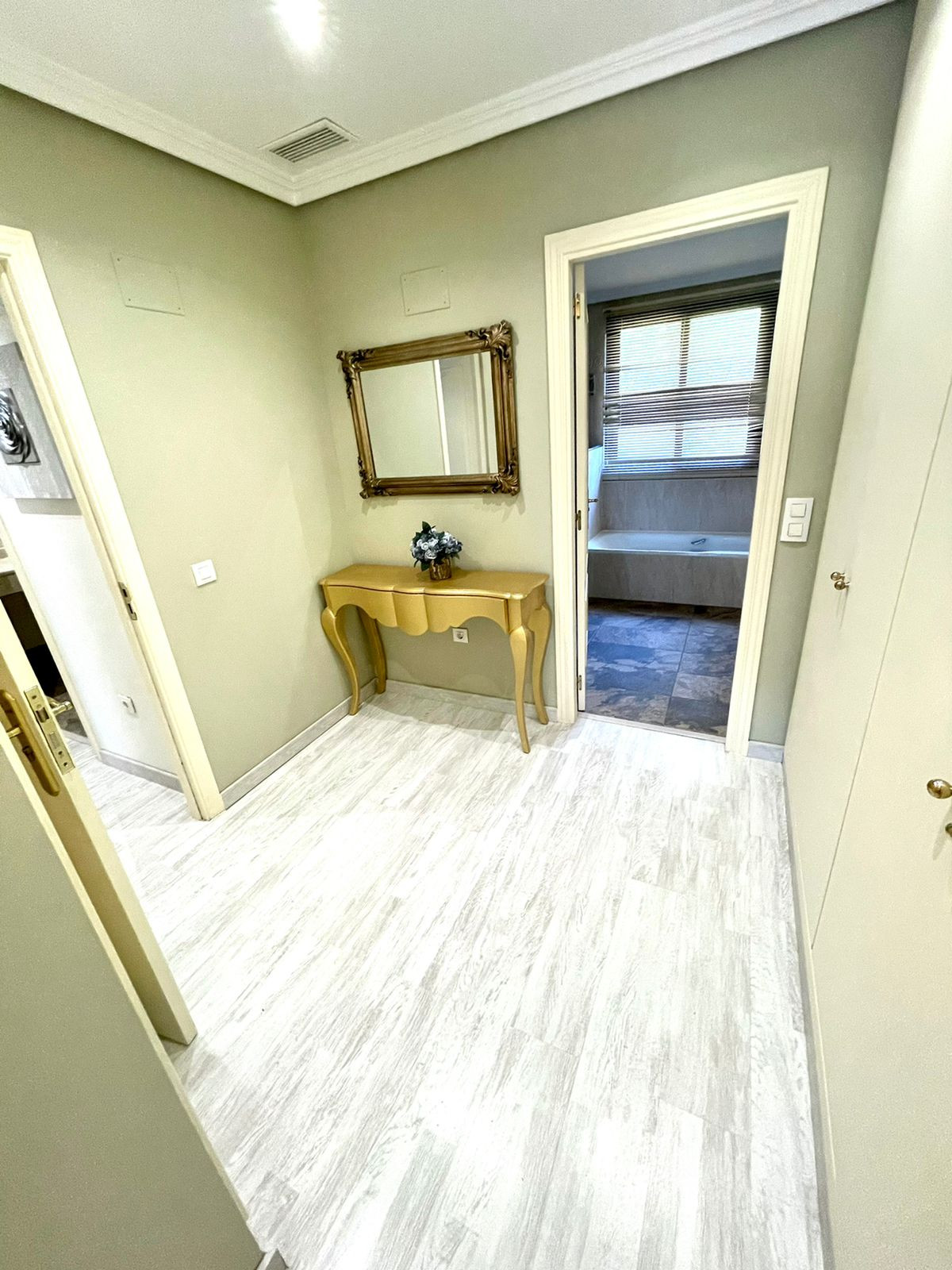 2 Bedroom Apartment for Sale in Benahavís — 7