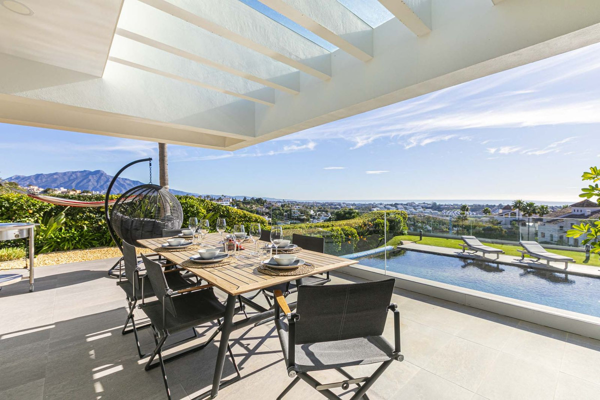 4 Bedroom Villa for Sale in Benahavís — 2