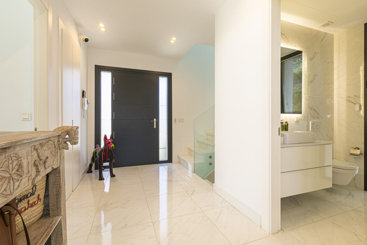 4 Bedroom Villa for Sale in Benahavís — 5