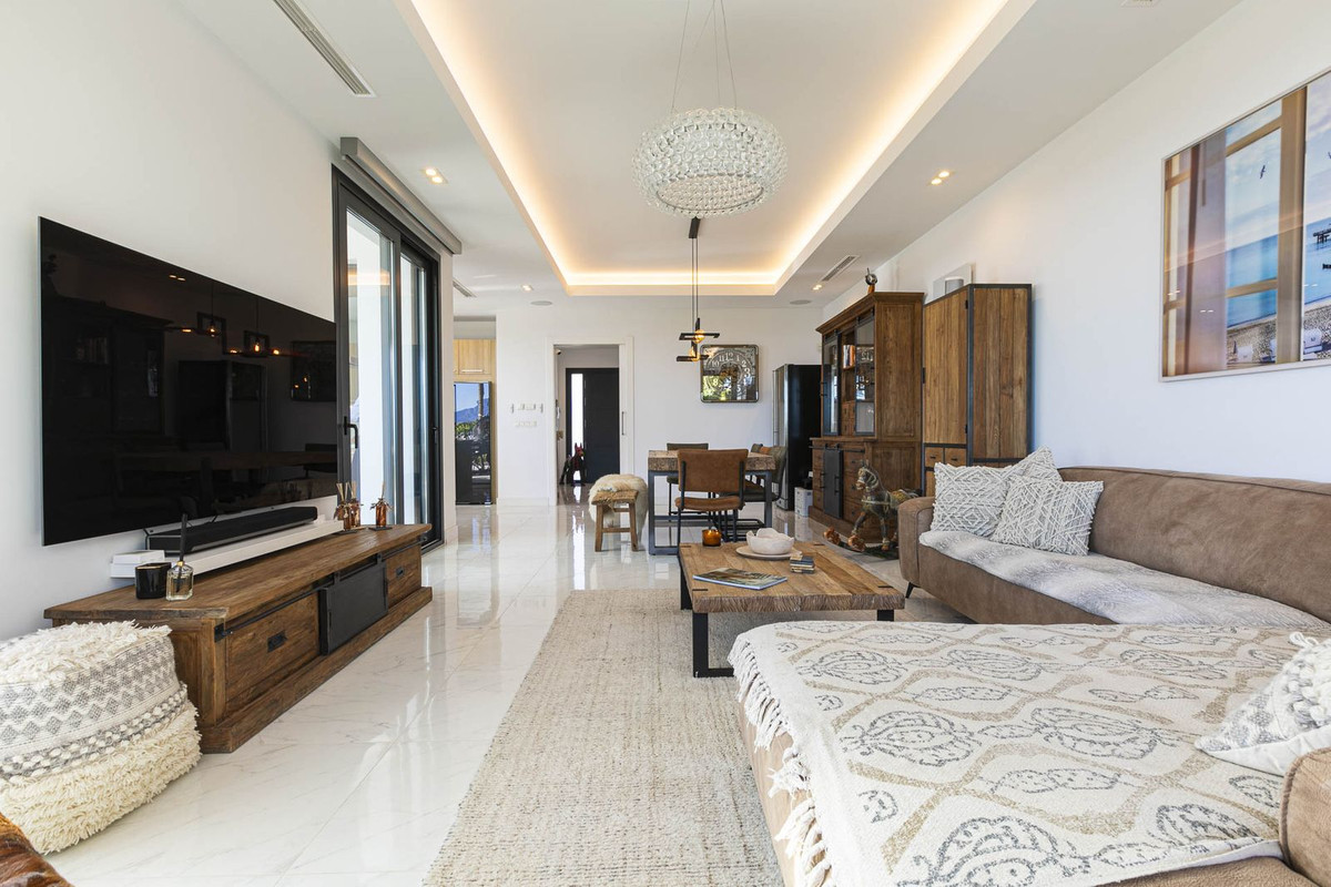 4 Bedroom Villa for Sale in Benahavís — 6