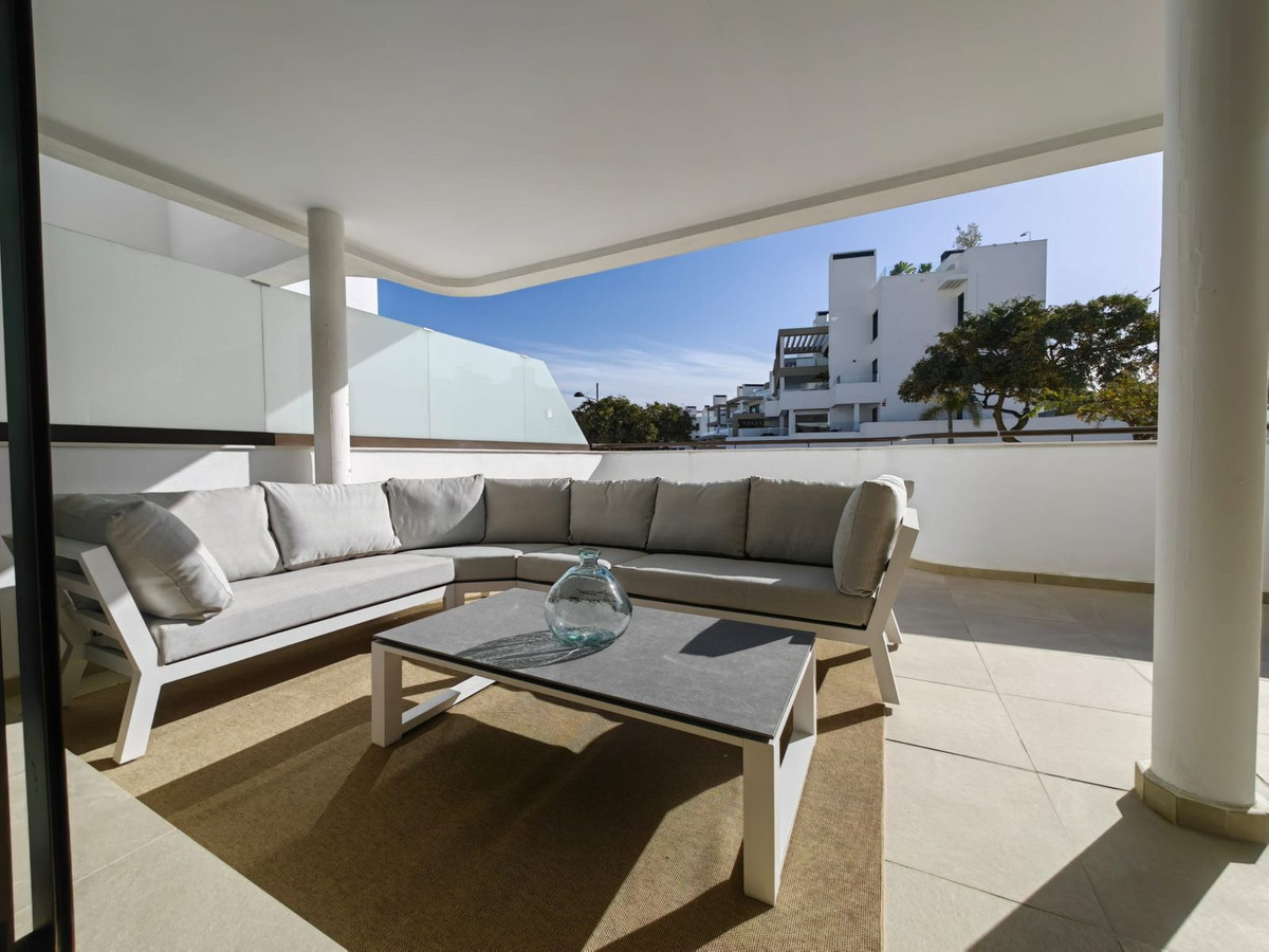 4 Bedroom Apartment for Sale in Estepona — 2