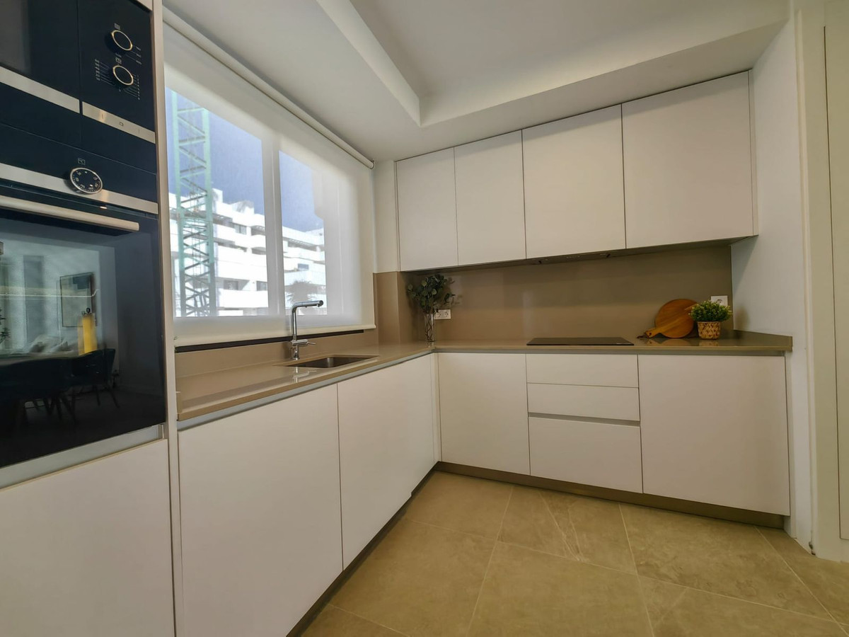 4 Bedroom Apartment for Sale in Estepona — 3