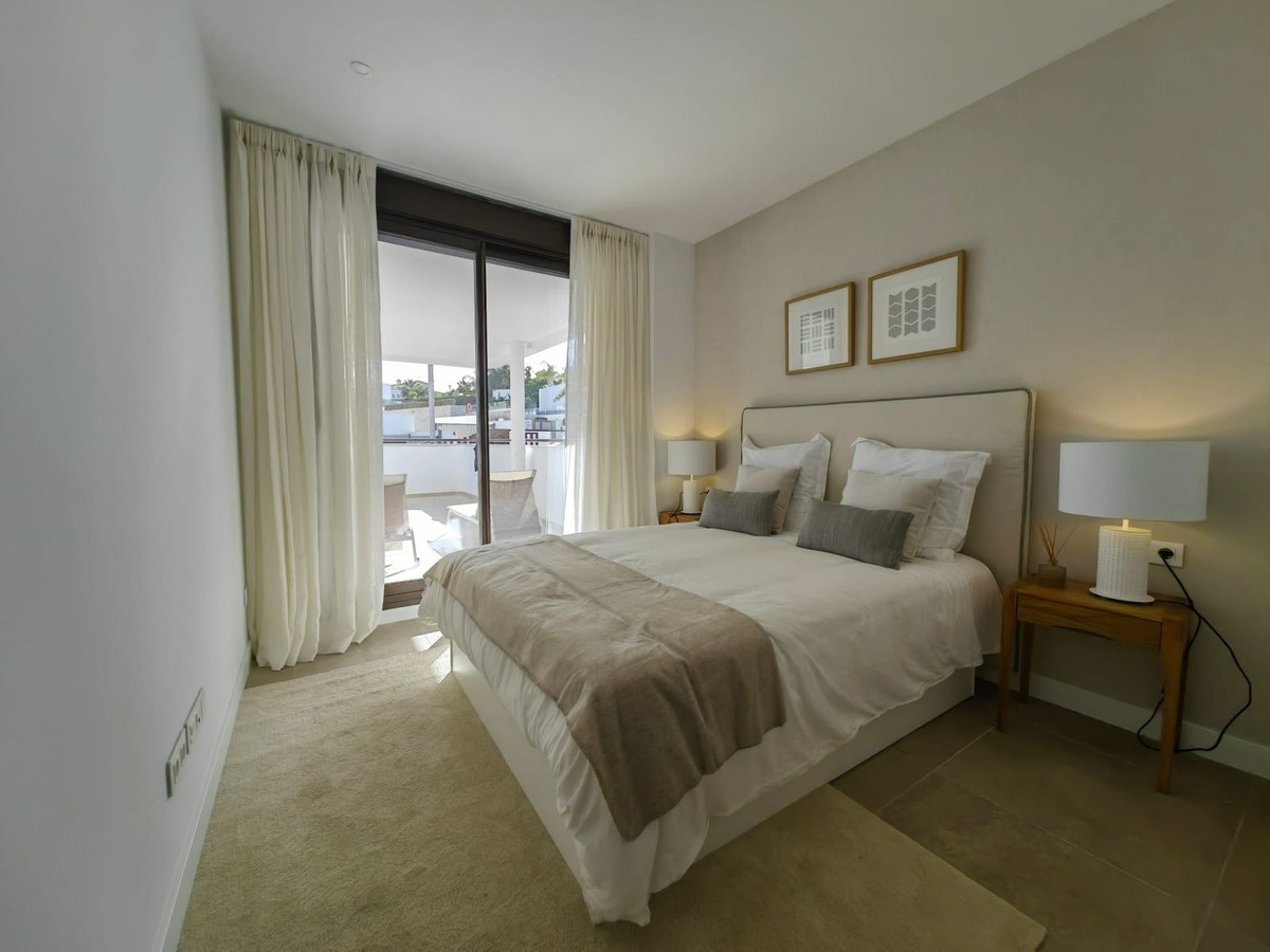 4 Bedroom Apartment for Sale in Estepona — 4