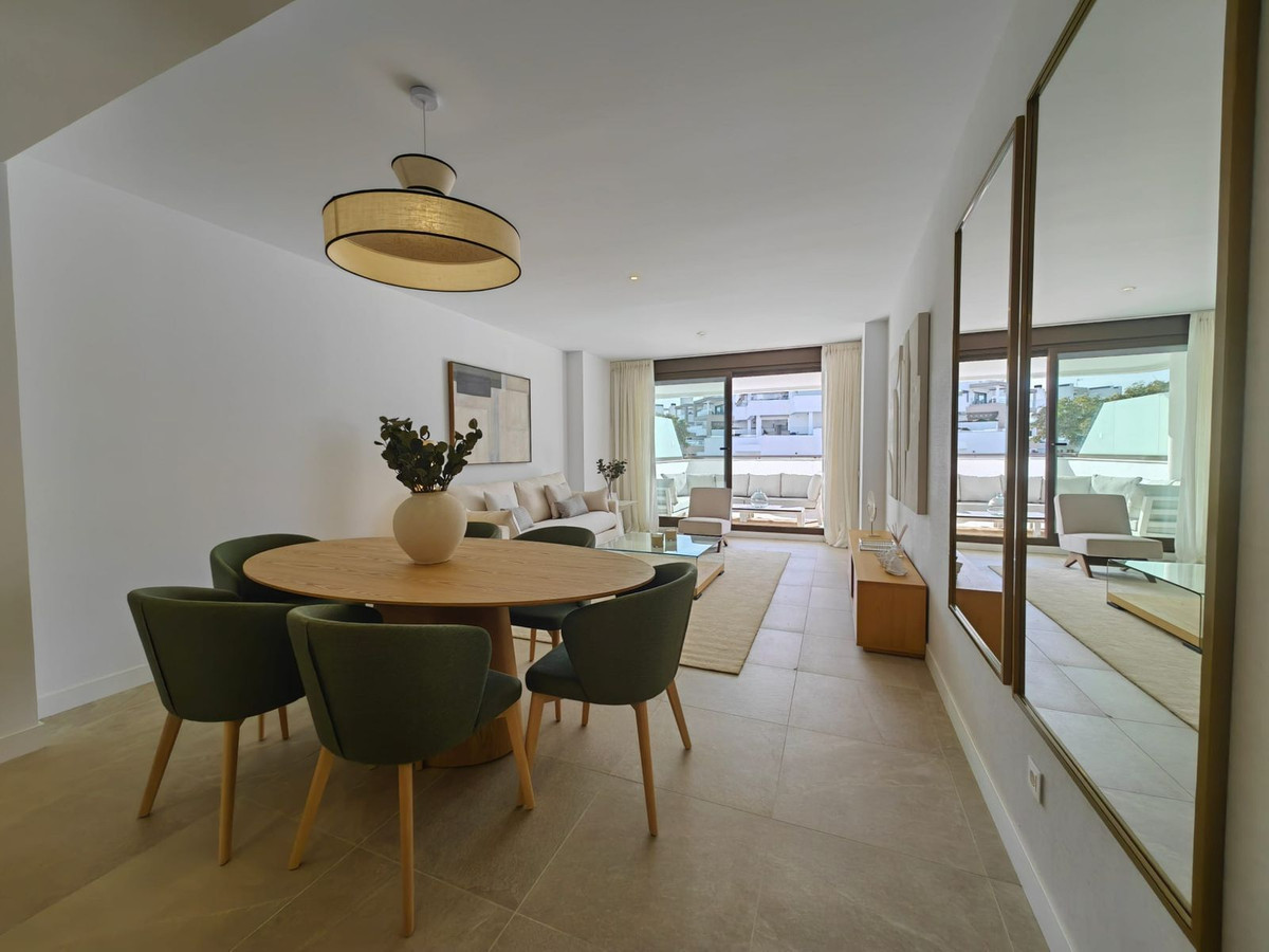 4 Bedroom Apartment for Sale in Estepona — 7