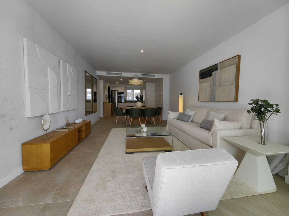 4 Bedroom Apartment for Sale in Estepona — 8
