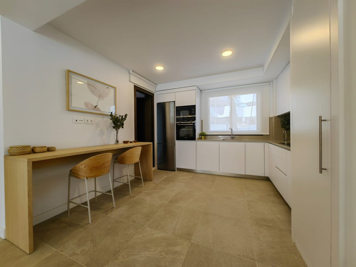 4 Bedroom Apartment for Sale in Estepona — 9