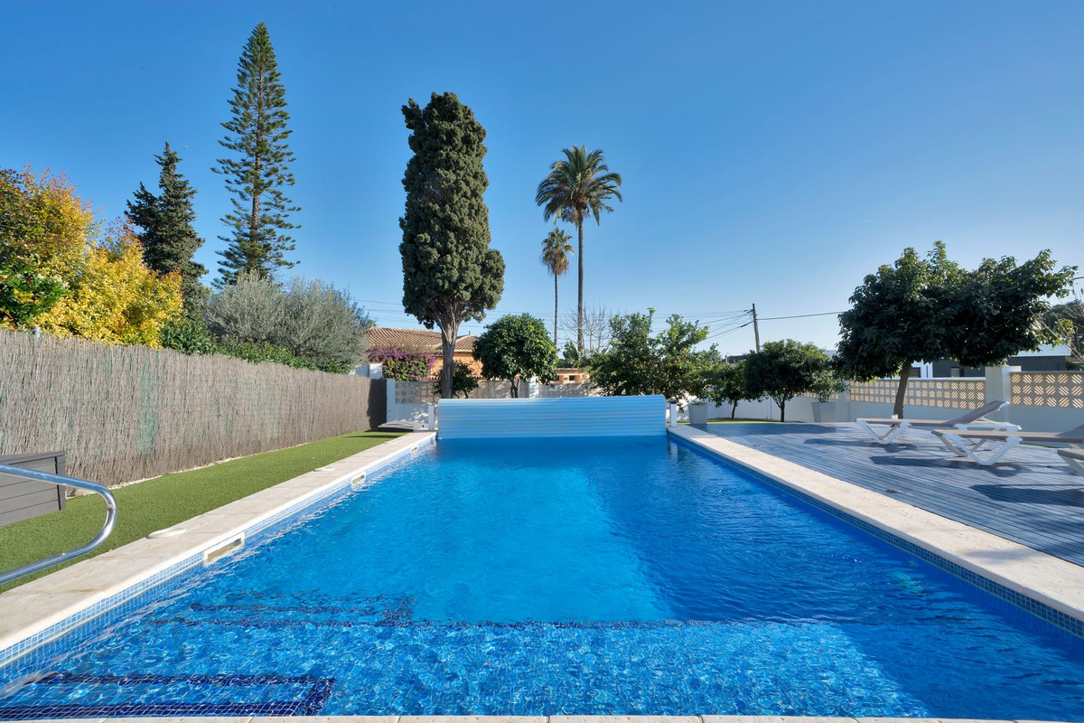 4 Bedroom Villa for Sale in San Pedro de Alcántara