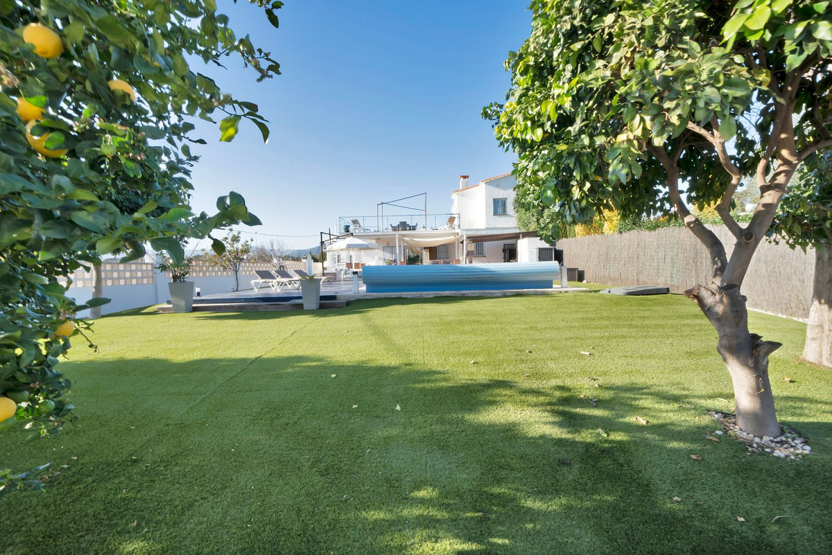 4 Bedroom Villa for Sale in San Pedro de Alcántara — 2