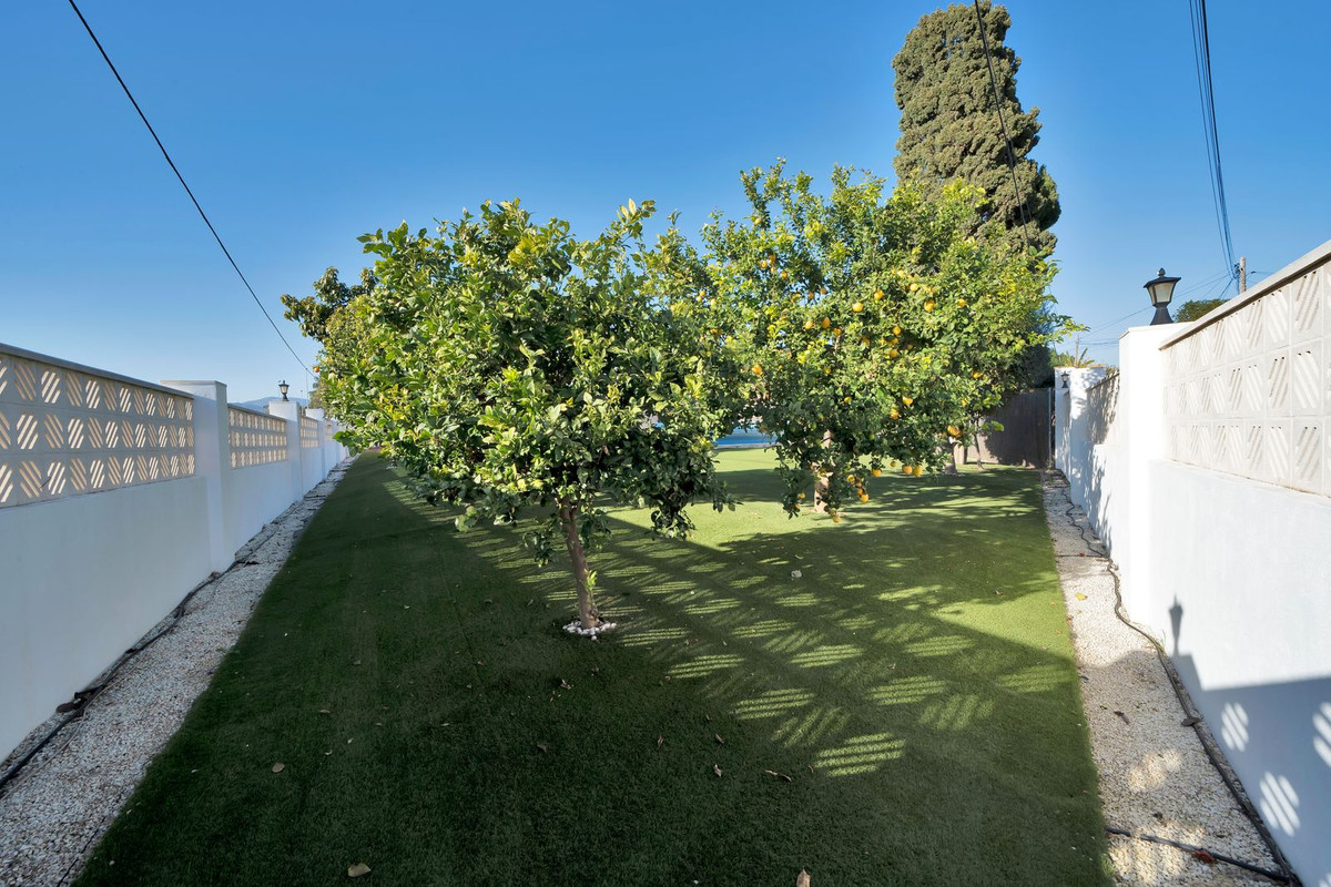 4 Bedroom Villa for Sale in San Pedro de Alcántara — view 16