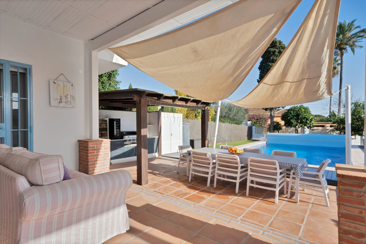 4 Bedroom Villa for Sale in San Pedro de Alcántara — view 17