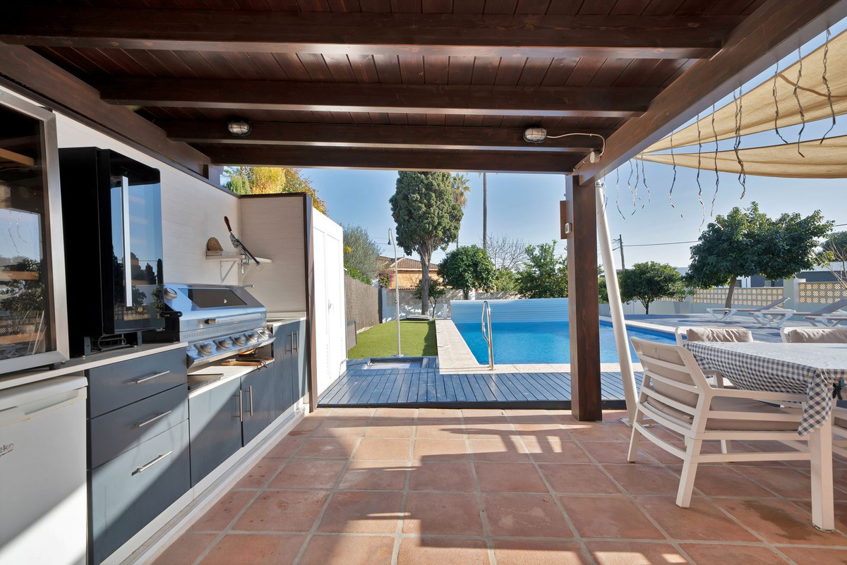 4 Bedroom Villa for Sale in San Pedro de Alcántara — view 18