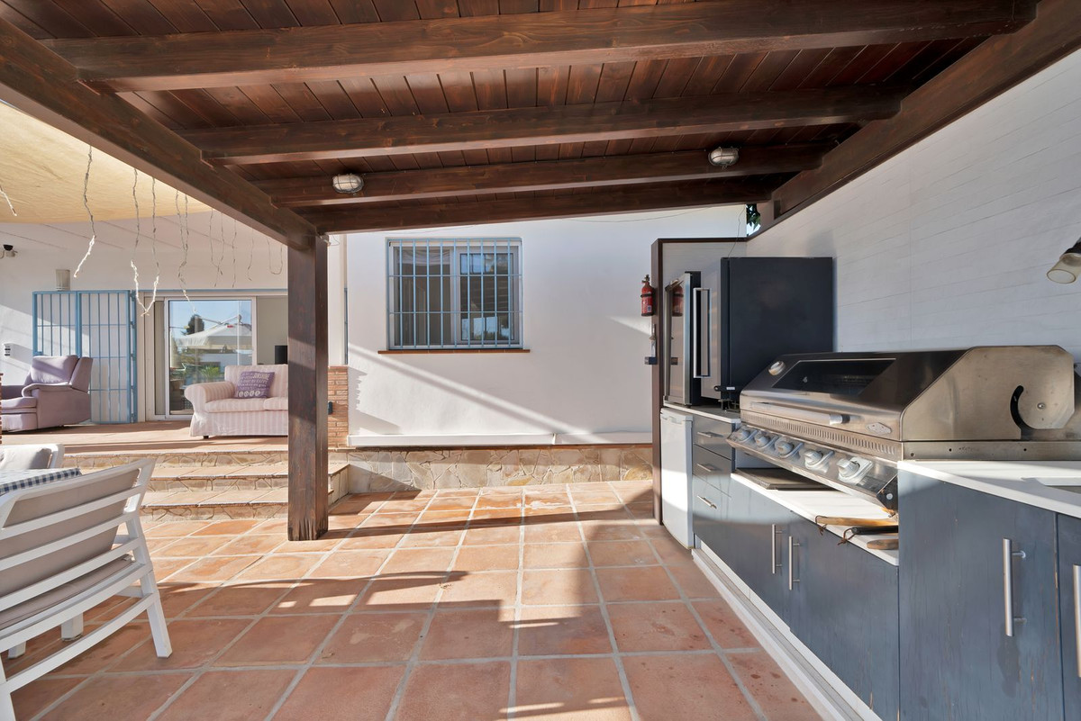 4 Bedroom Villa for Sale in San Pedro de Alcántara — view 19