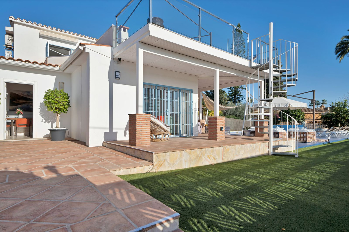 4 Bedroom Villa for Sale in San Pedro de Alcántara — 3