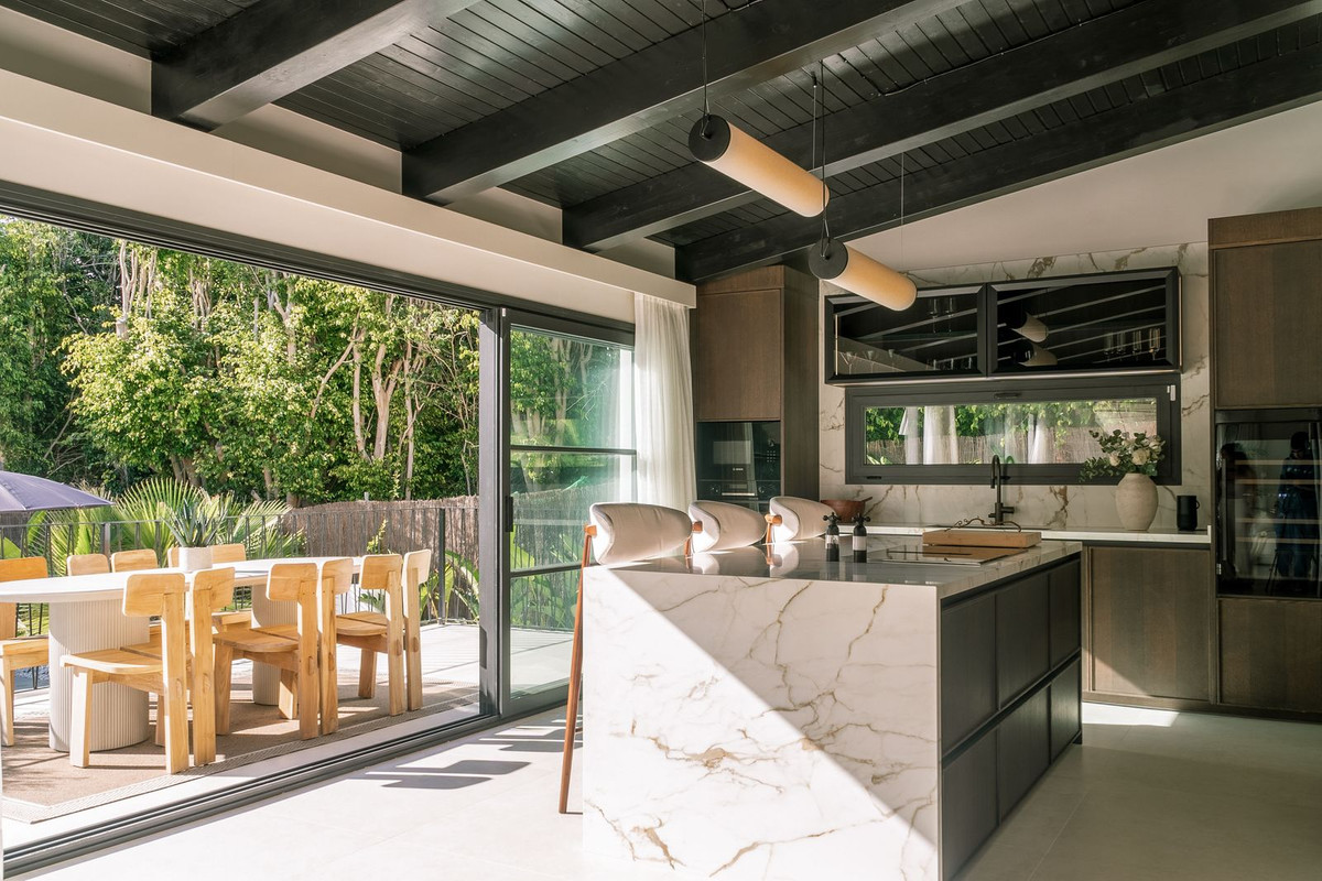 5 Bedroom Villa for Sale in Nueva Andalucía — 5