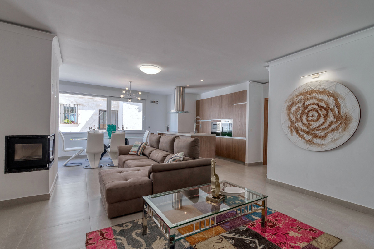 3 Bedroom Apartment for Sale in Puerto Banús — 3